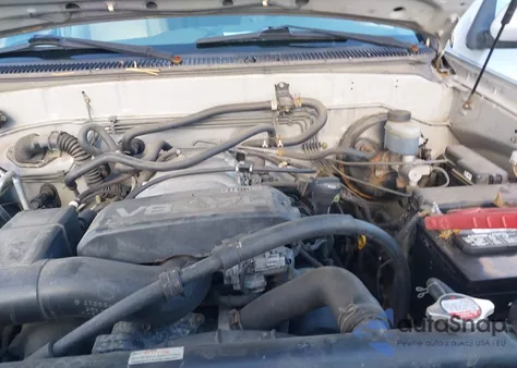 2001 Toyota Sequoia Limited V8 from USA, damaged, VIN 5TDBT48A11S003945